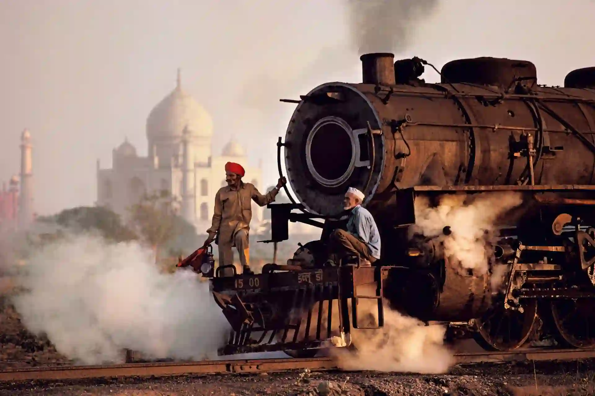 From Delhi: Taj Mahal and Agra Tour By Gatimaan Express Train