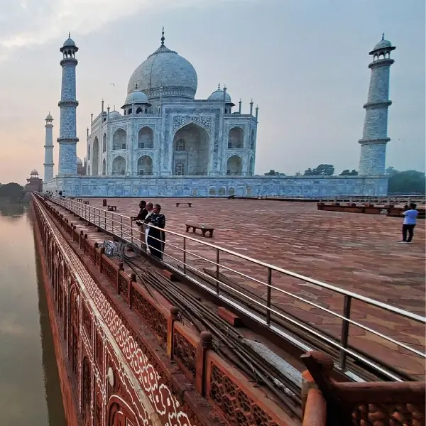 taj-mahal-tour-slide1